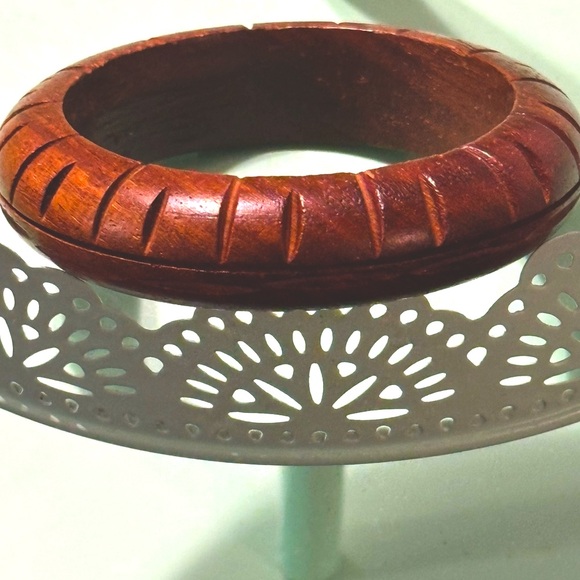 Wooden bangle bracelet - Picture 2 of 16